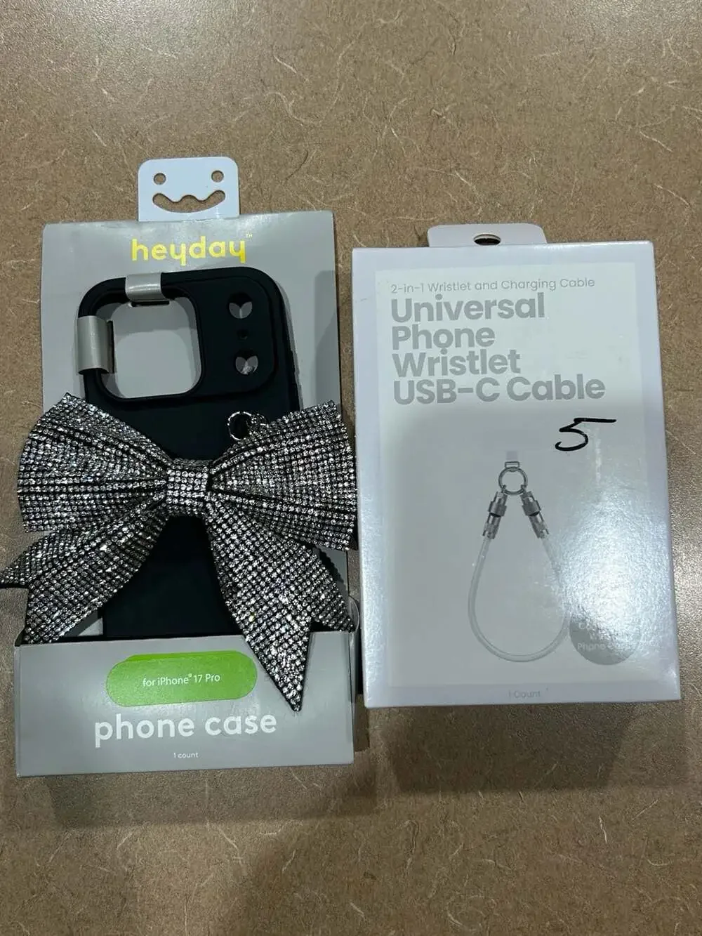 BUNDLE DEAL!!!! IPHONE 17 PRO AND USB-C CABLE WRISLET